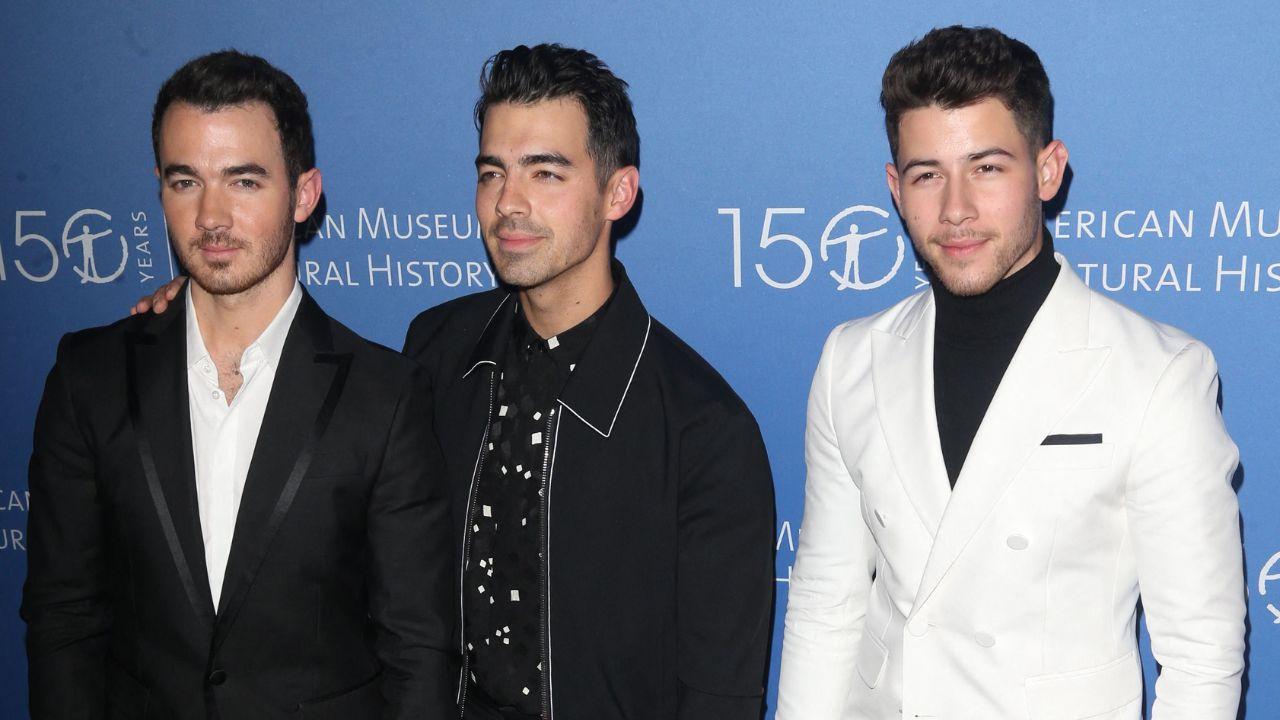 Image of Joe and his brothers talked about their Burning Up tour. 
