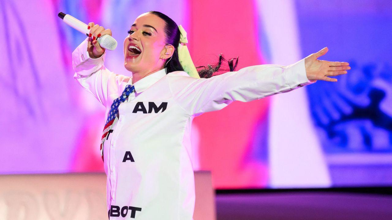 Image of Katy Perry almost fell from mid air last year after her concert prop malfunctioned during her show.