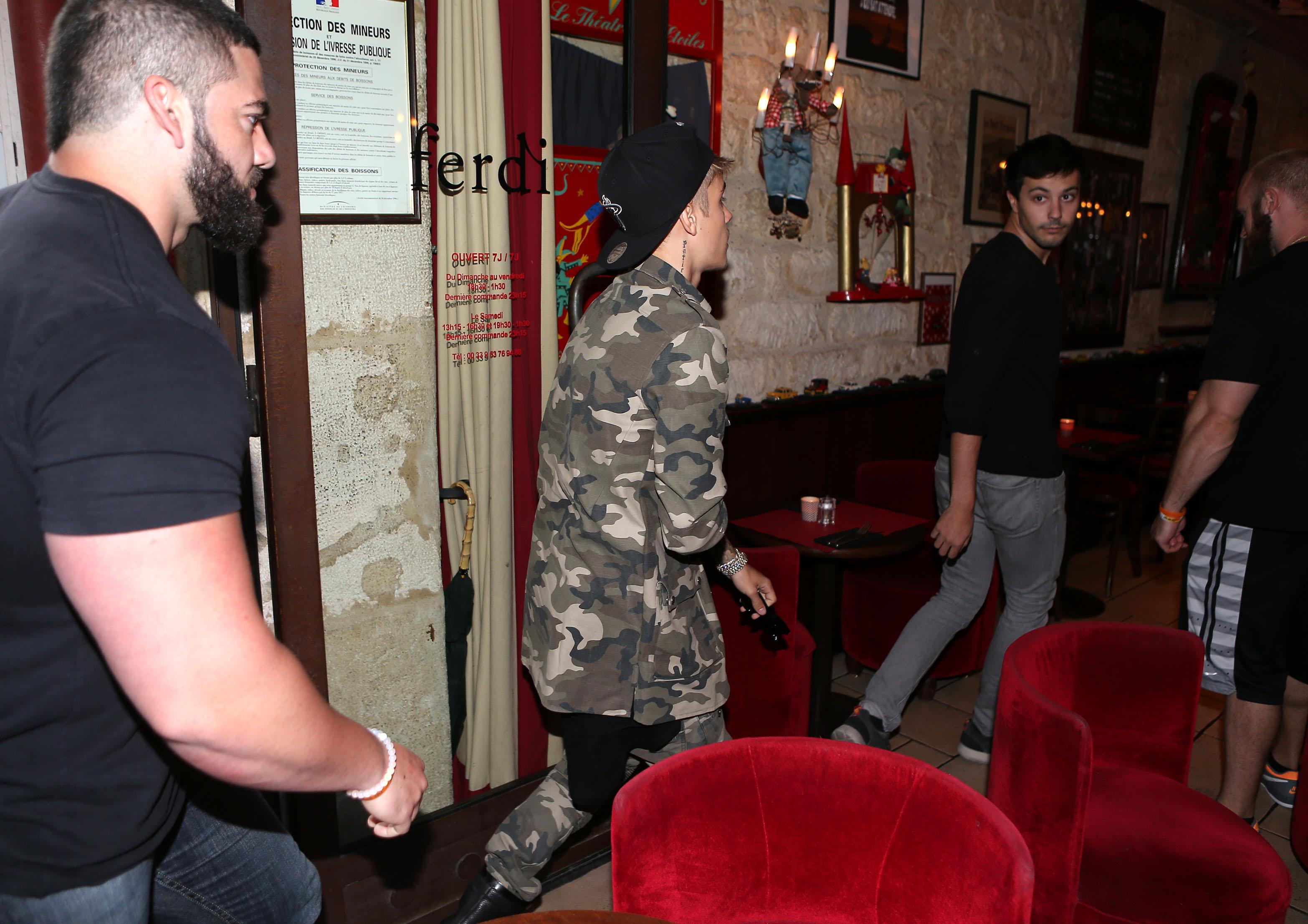 Justin Bieber and Kendall Jenner going for diner in Paris