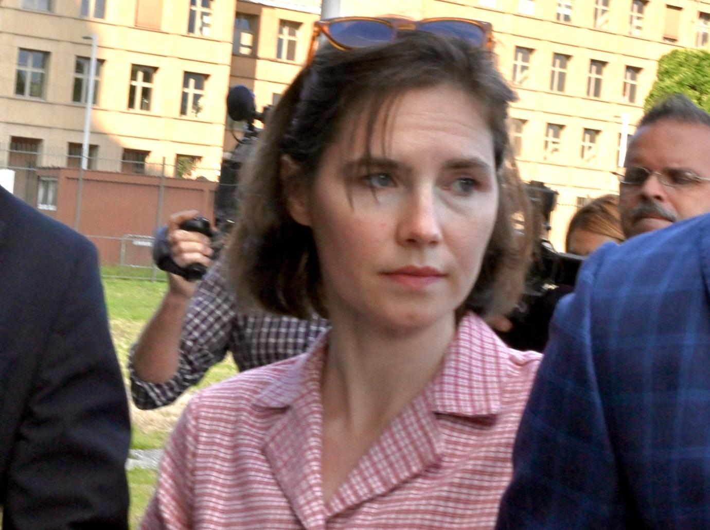 amanda knox fighting gaslighted italian court slander conviction