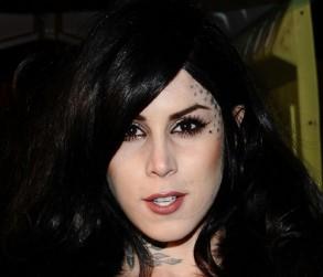2011__07__KAt_Von_D_July27newsbt_00 293×300.jpg