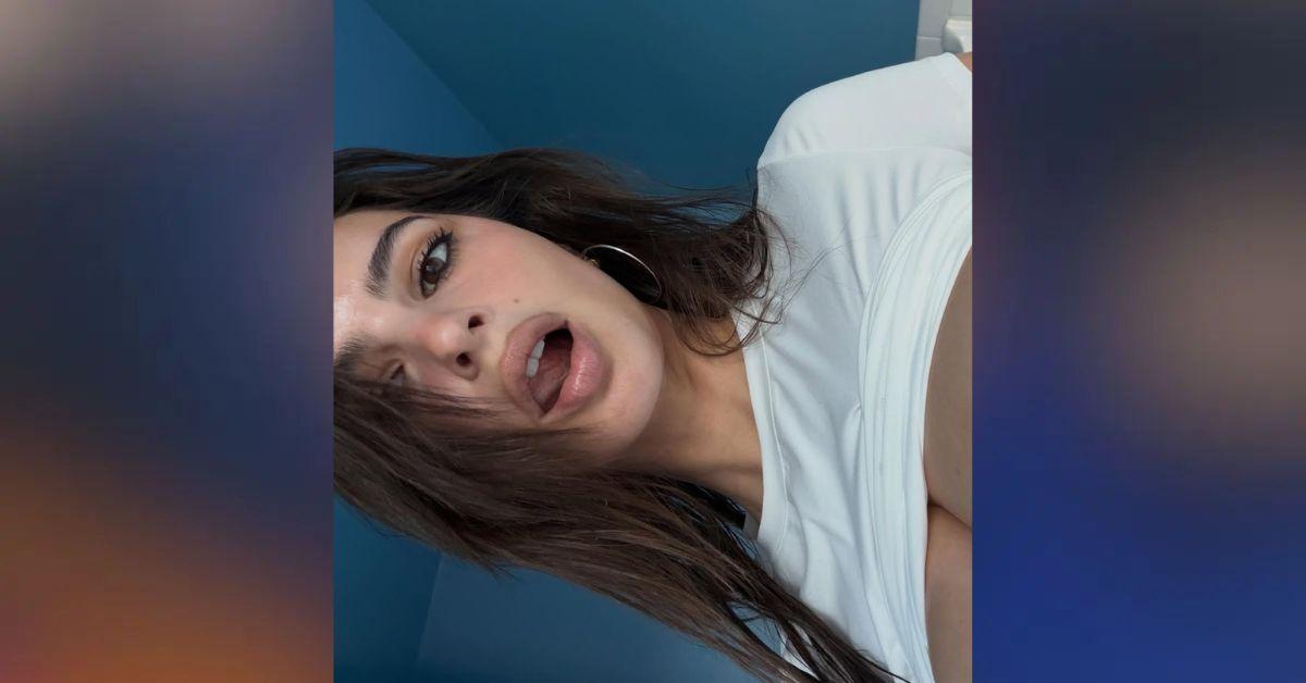 Photo of Emily Ratajkowski was criticized for being insensitive after posting a photo in a mosque after sharing a twerking video.