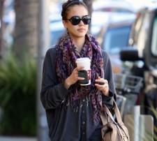 2009__12__FP_4260610_Alba_Jessica_AKO_122209 225×202.jpg