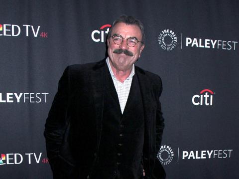 tom selleck looks unrecognizable gray bushy beard hair