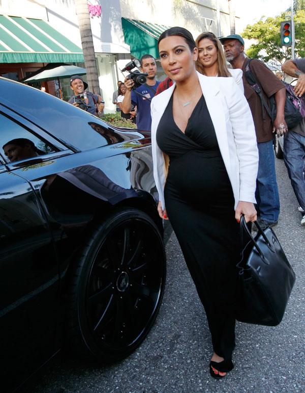 Kim kardashian pregnant 02