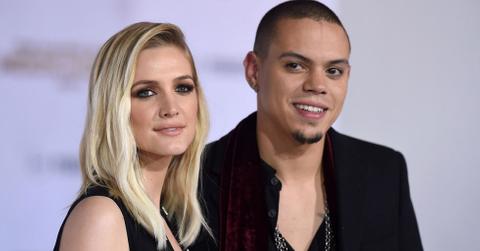 Ashlee simpson gives birth baby girl (1)