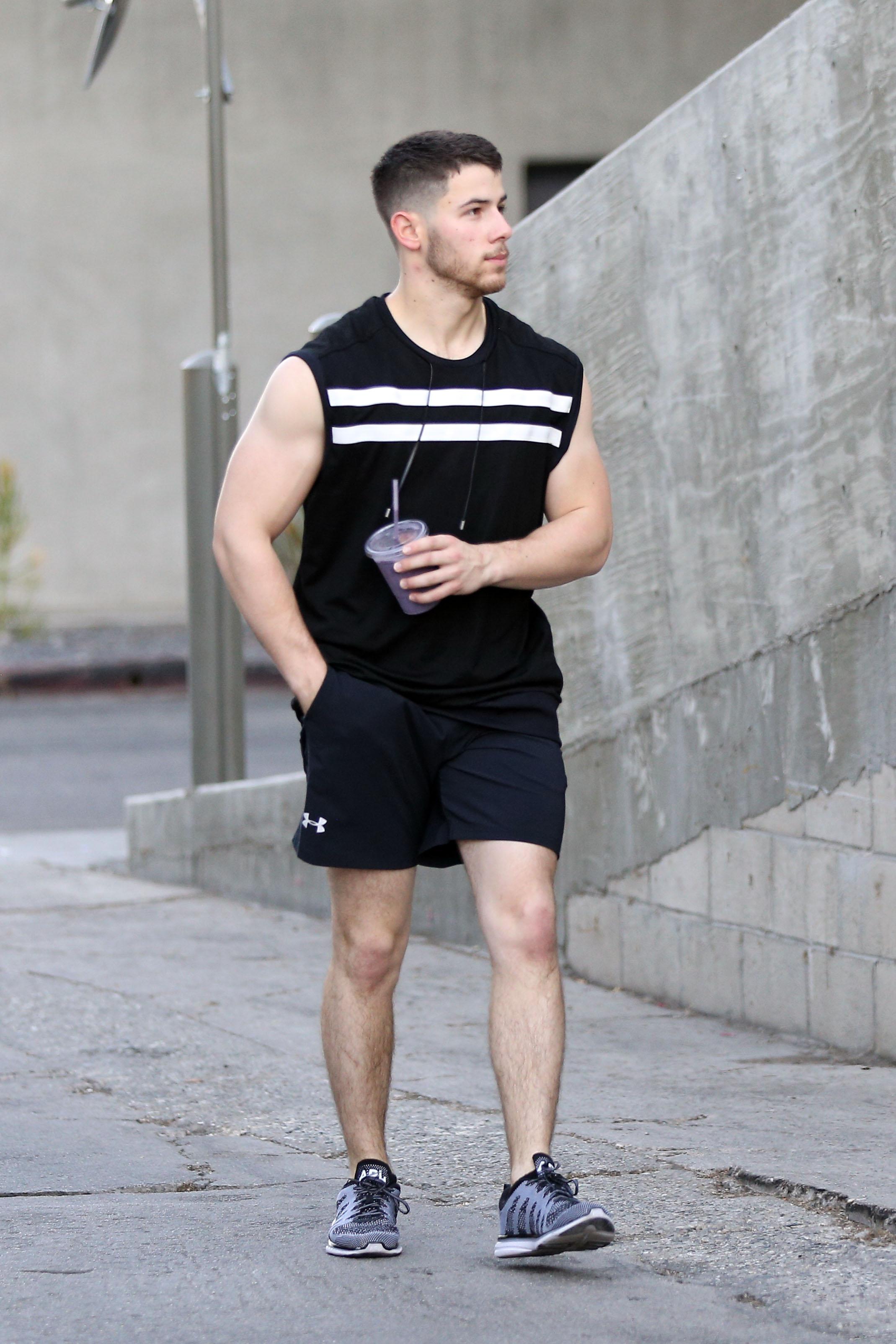 Nick Jonas shows off his guns at the gym