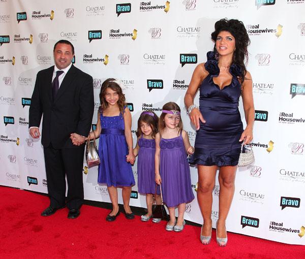 Joe giudice curses out daughters scares them