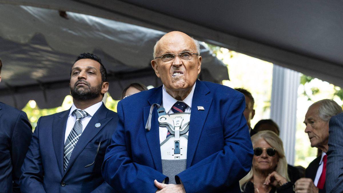 image of The ex-mayor is in the hospital. 