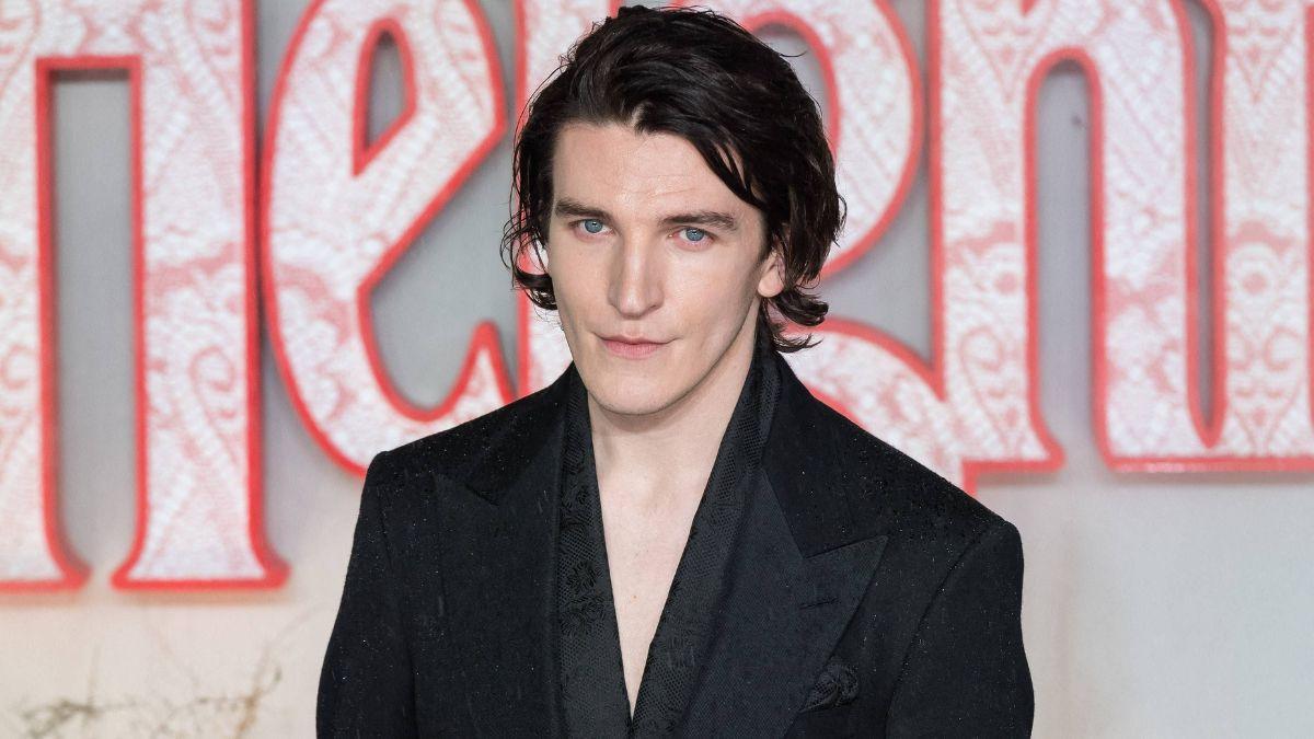 Image of Ewan Mitchell poses at the Wuthering Heights UK premiere.