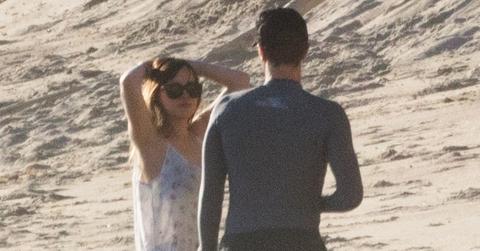 Dakota johnson dating chris martin