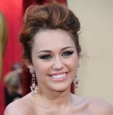 2010__03__okmagazine_miley cyrus1 220×225.jpg