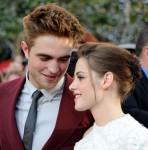 2010__10__Robert_Pattinson_Kristen_Stewart_Oct4newsne 148×150.jpg
