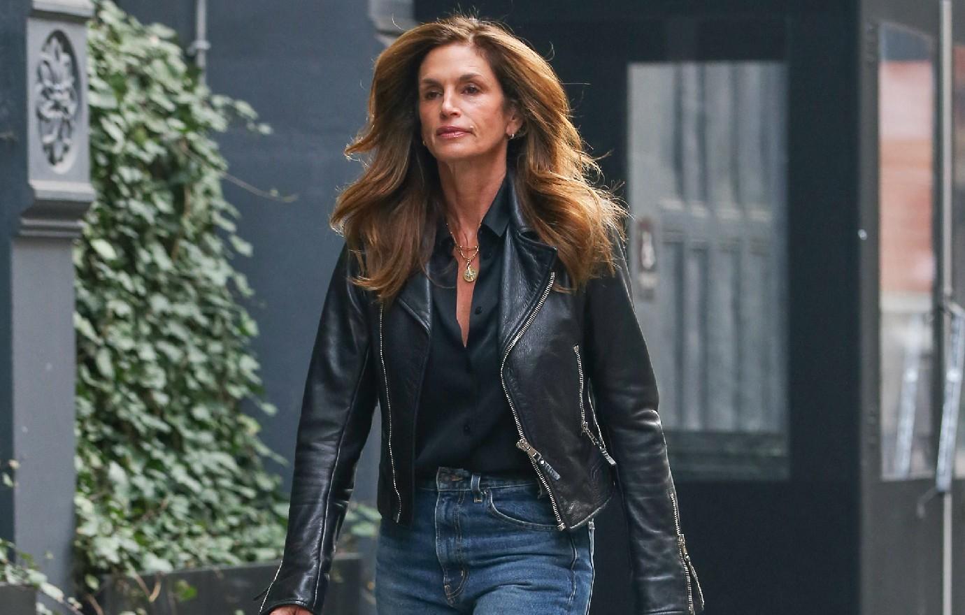 cindy crawford weighs in austin butler never ending elvis accent watch