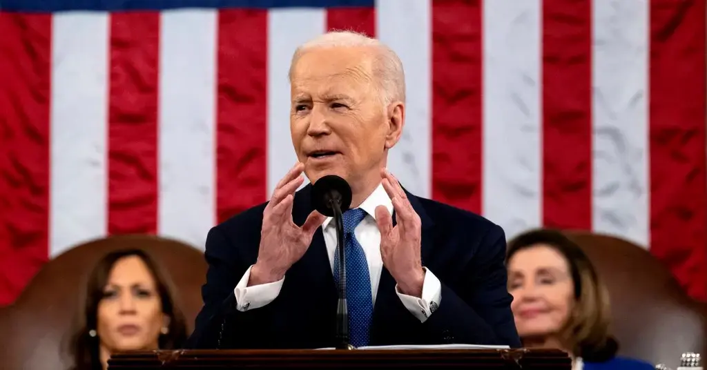 joe biden accidentally reads teleprompter instructions during speech