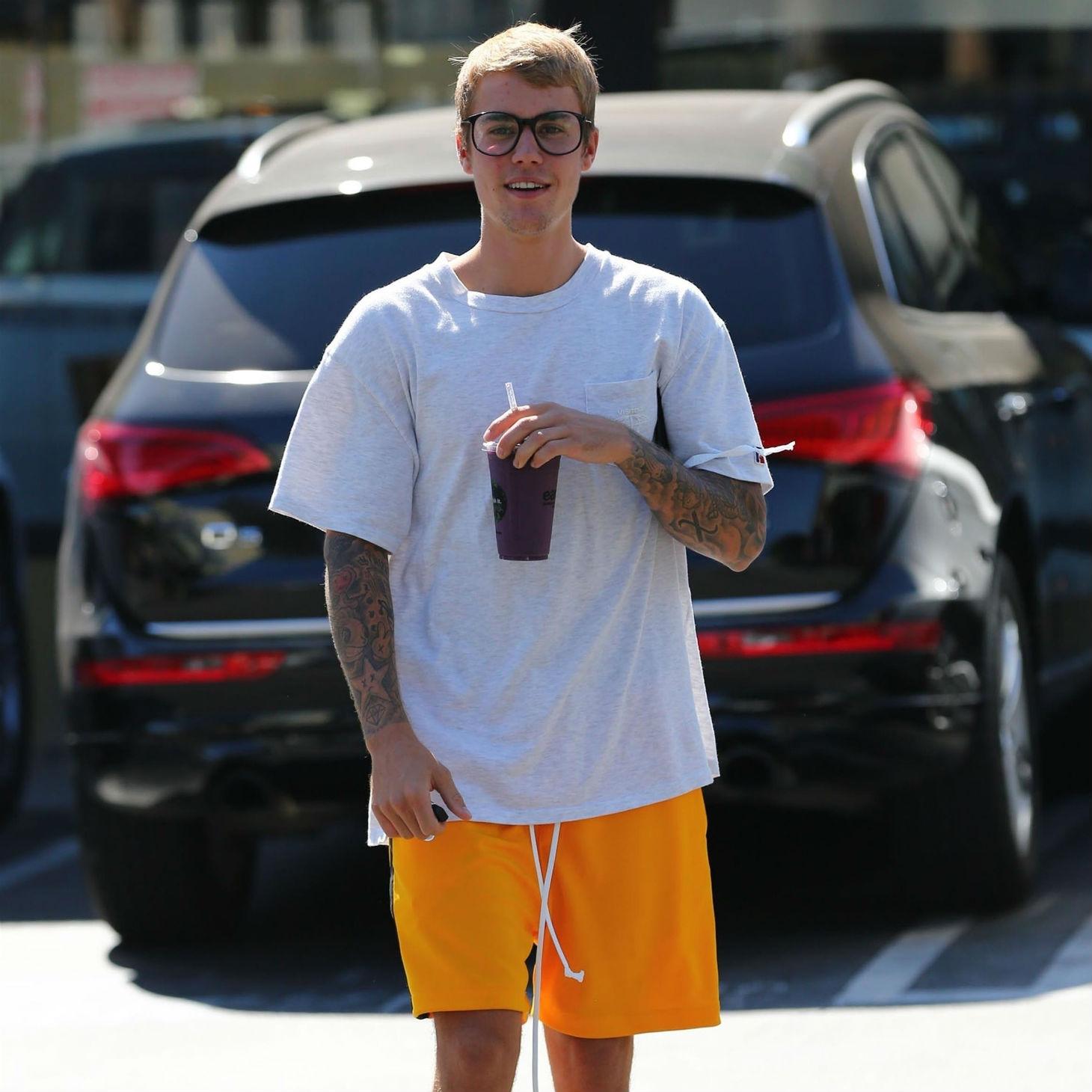 Justin Bieber Steps Out After Leaked Nude Photos By Selena Gomez Photos hero