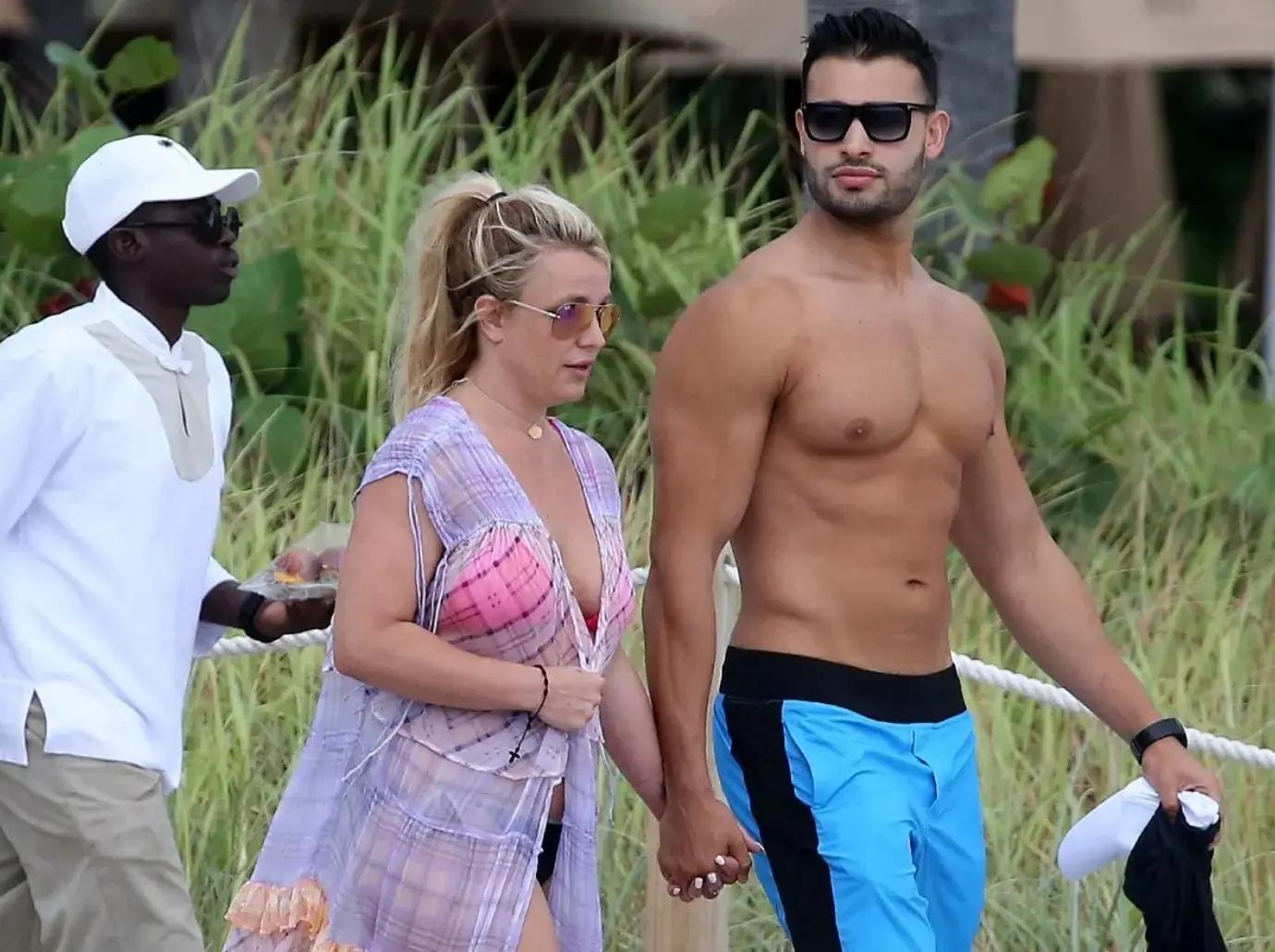 britney spears finalizes divorce sam asghari  months split