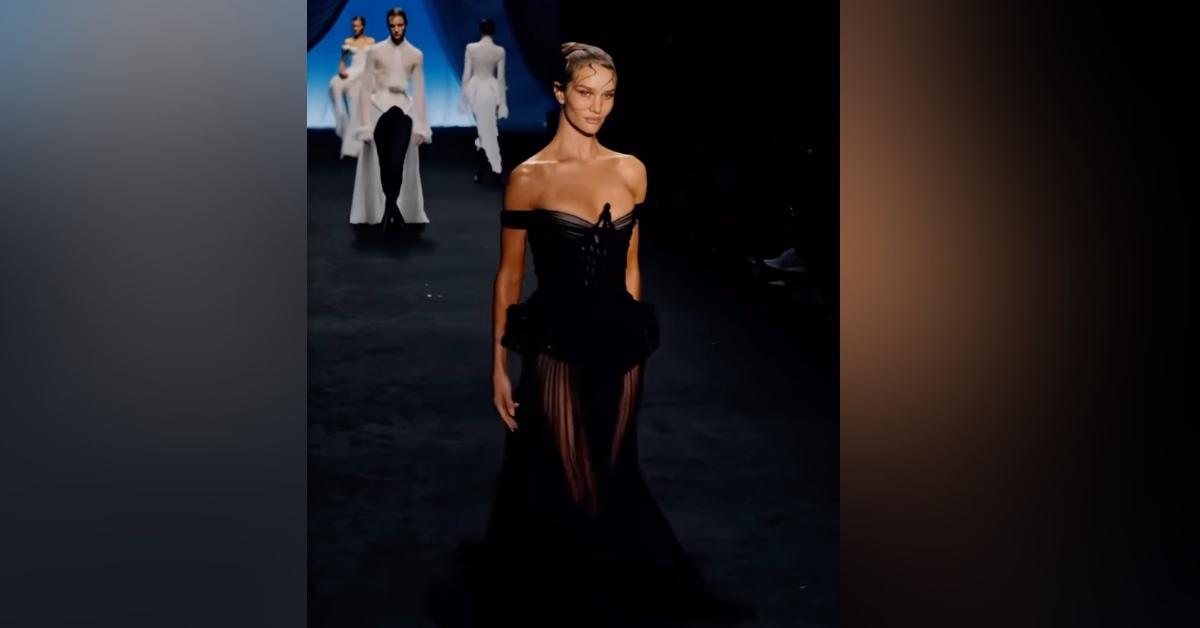 rosie huntington whiteley gown first runway show  years jason statham