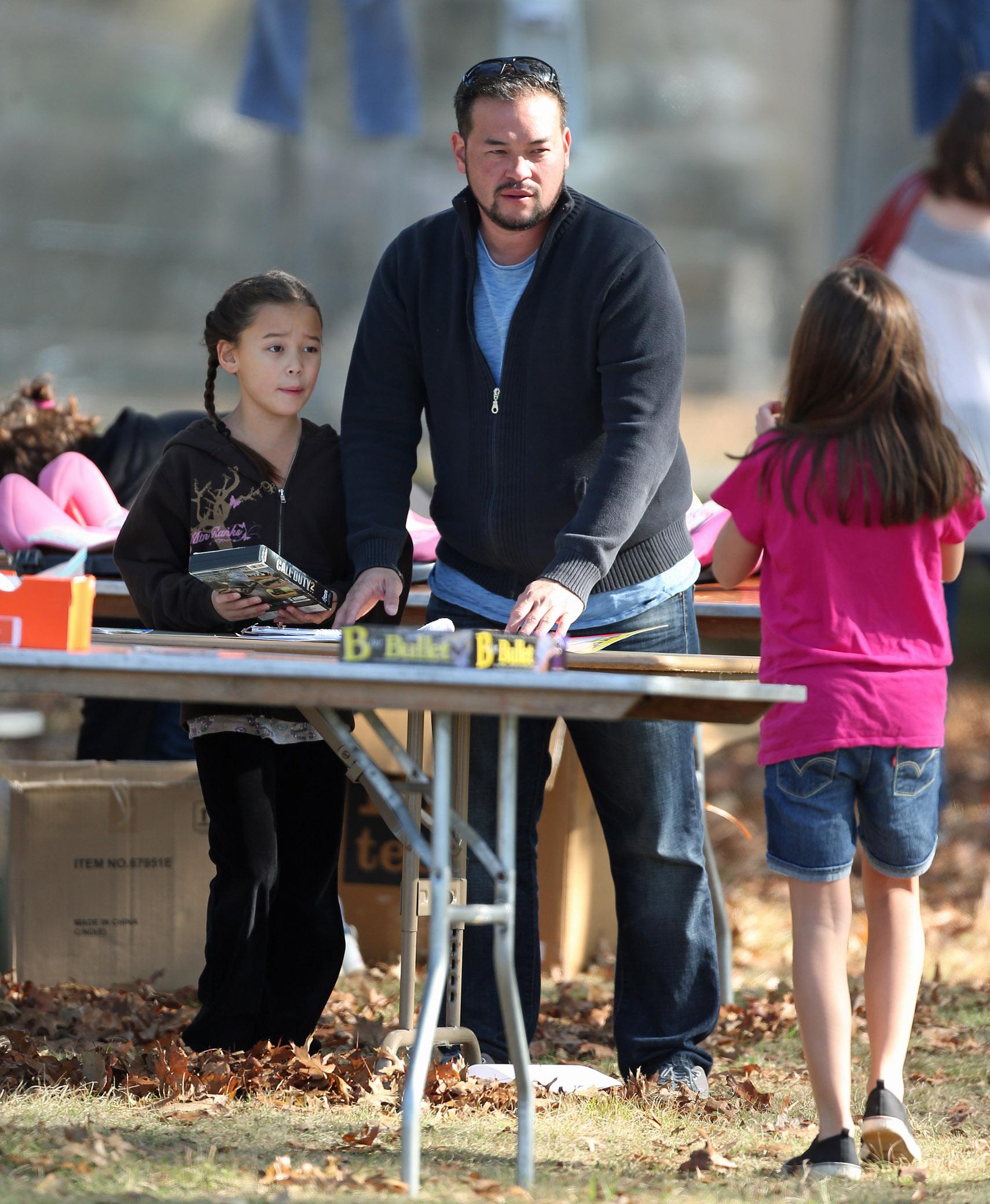 EXCLUSIVE: Kate Gosselin and kids have a yard sale with Steve Neild in tow and Jon Gosselin showing up in Wernersville, PA