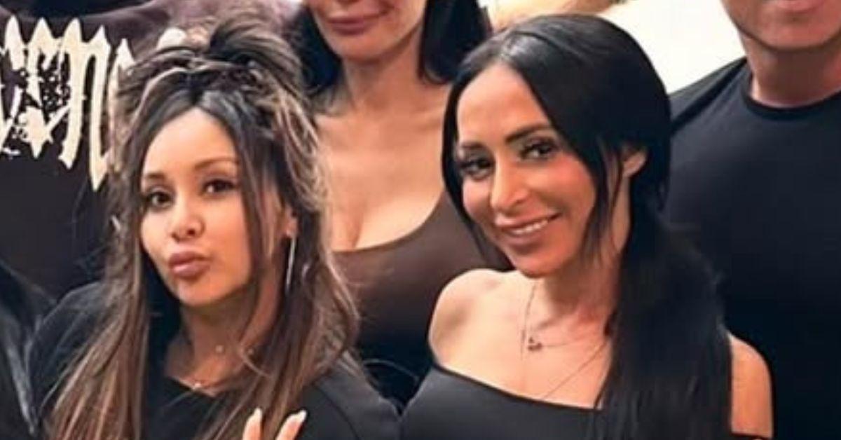 Photo of Nicole 'Snooki' Polizzi and Angelina Pivarnick
