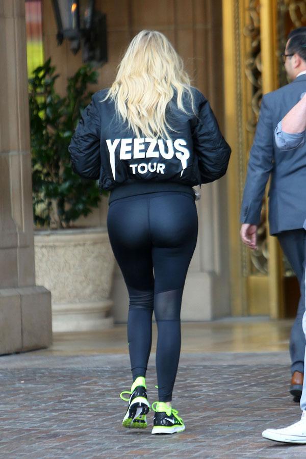 Sexy Body! Khloe Kardashian Exposes Her Curves In See-Through Leggings