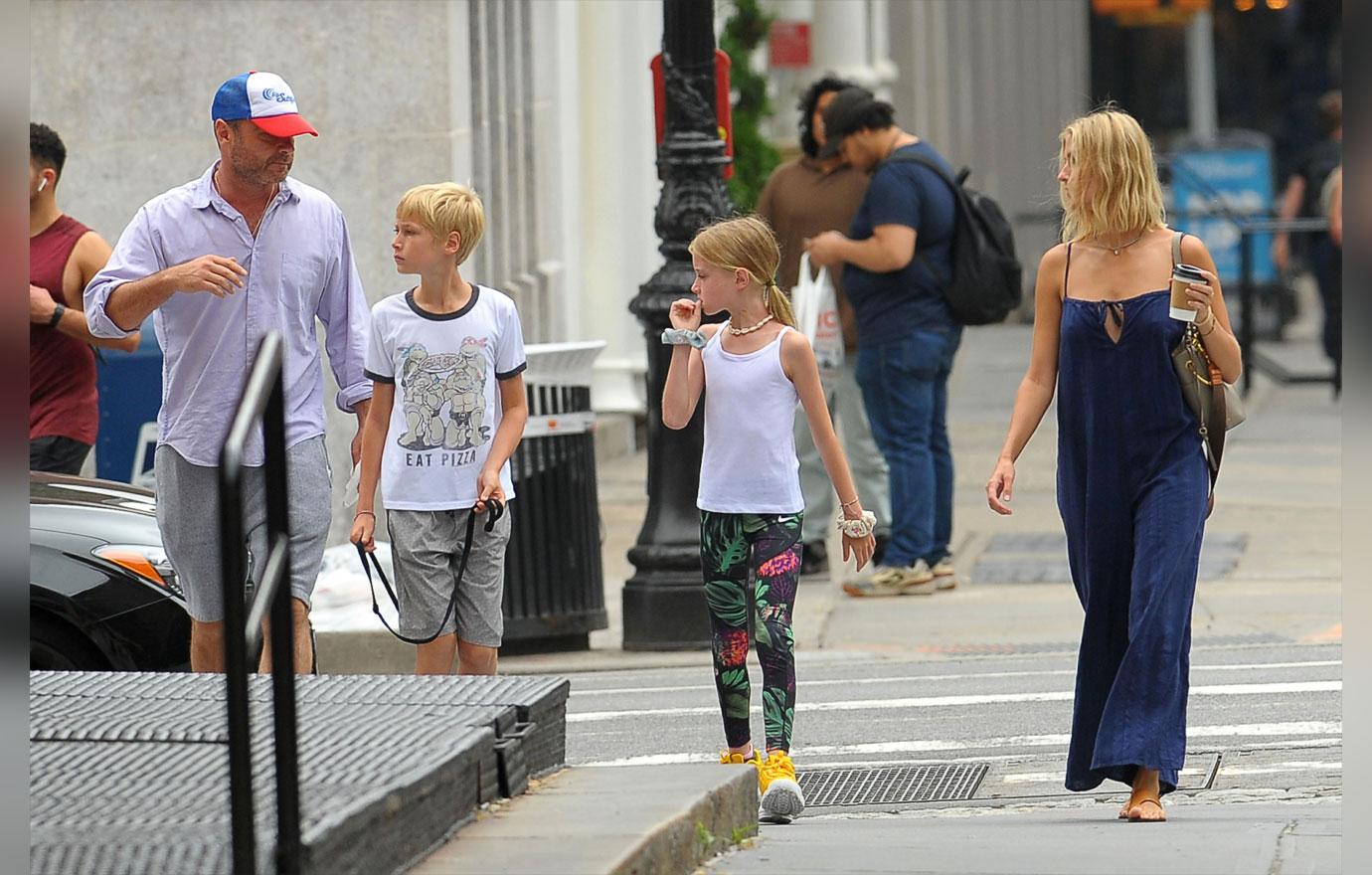 Liev Schreiber, Girlfriend Taylor Neisen & kids