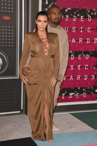 Kim Kardashian And Kanye West Color Coordinate At The 2015 MTV VMAs And ...