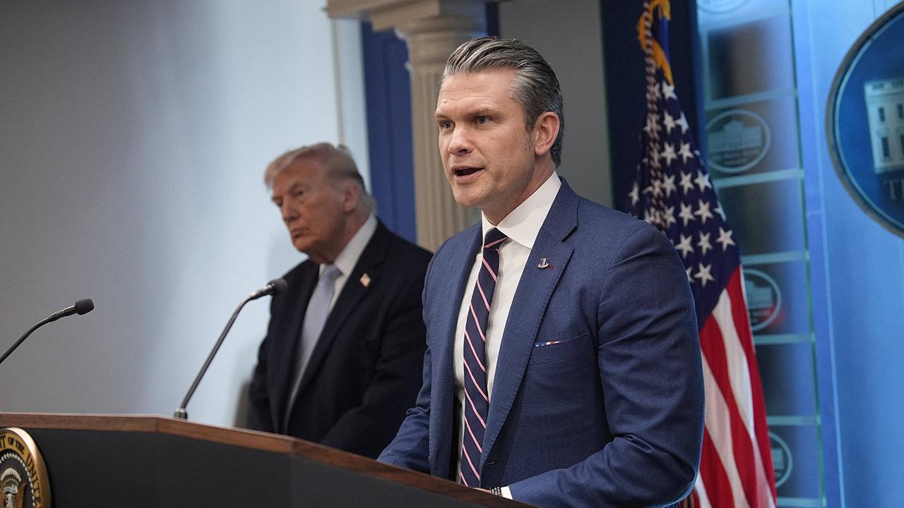 Photo of Pete Hegseth and Donald Trump denied reports that sailors on navy ships are subjected to terrible conditions.