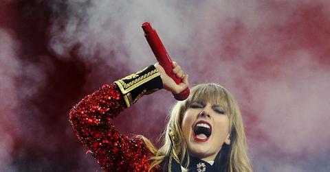 Taylor swift birthday gallert dec 13 002.jpg