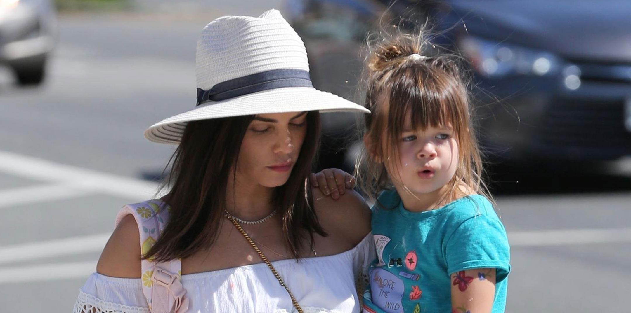 Pics Jenna Dewan Tatum Visits Farmers Market With Daughter Everly