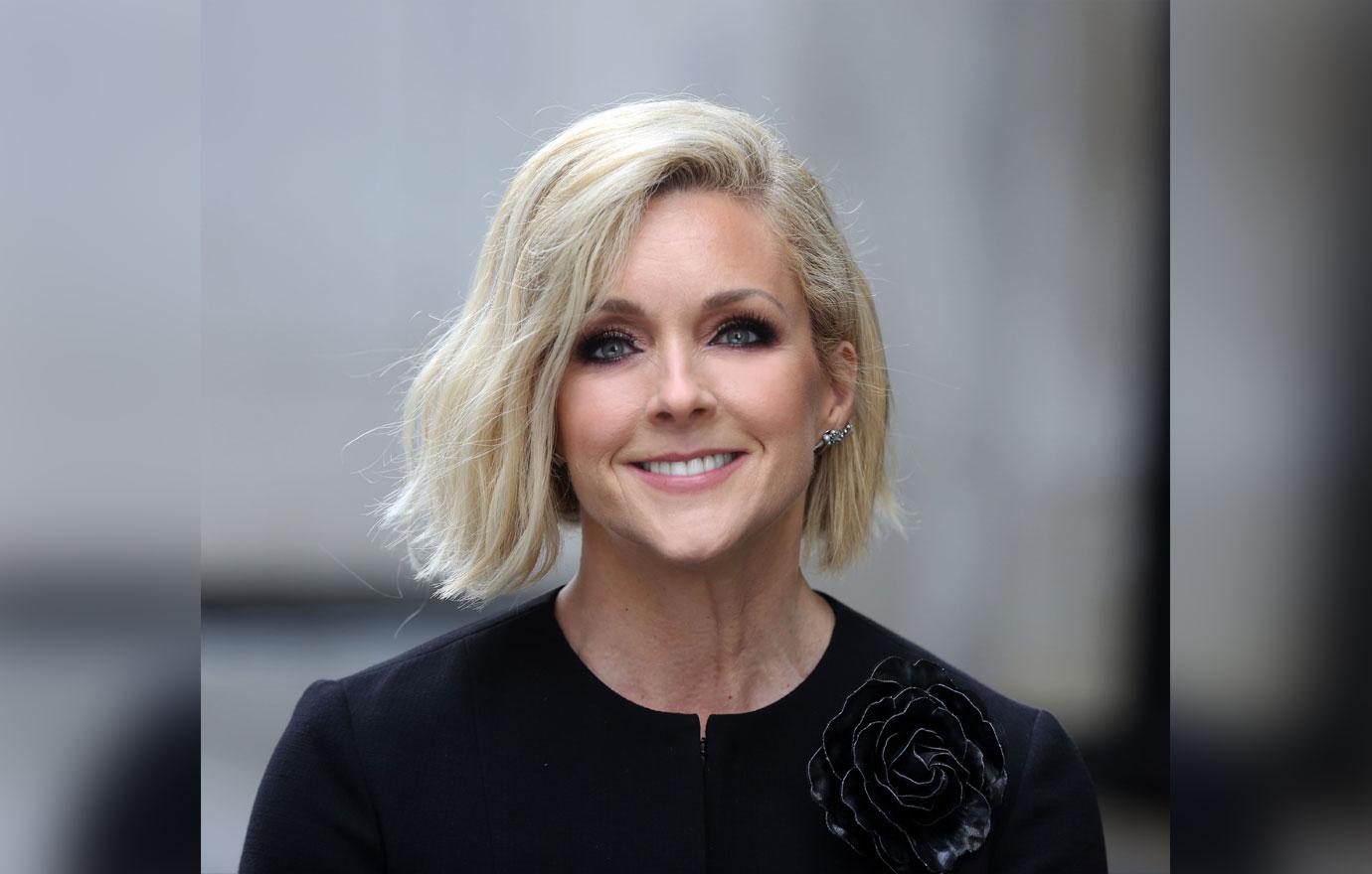 Jane Krakowski Gets Emotional Sharing Dead Father's Dementia Battle