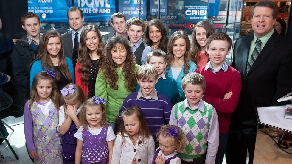 Robert Wagner And The Duggar Family Visit &#8220;Extra&#8221;