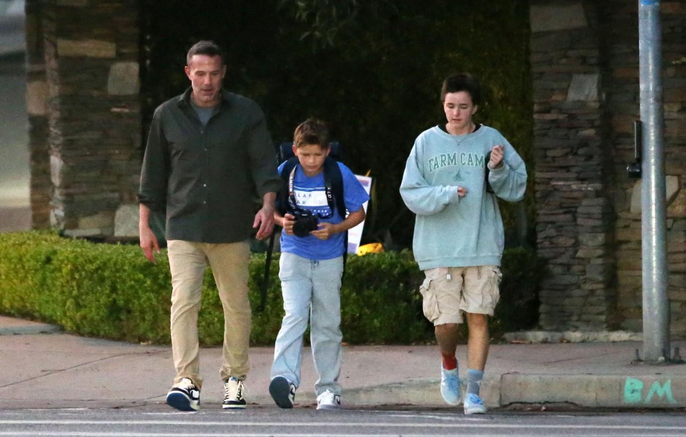 ben affleck takes kids samuel fin for ice cream  ok