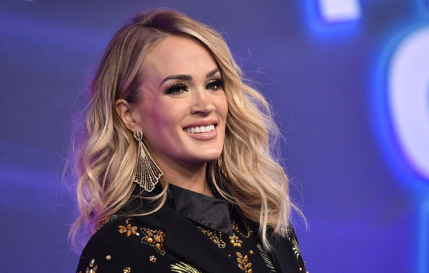 carrie underwood records son follow workout video gym buddy