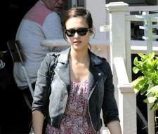 2010__03__Jessica_Alba_March23_504 225×191.jpg