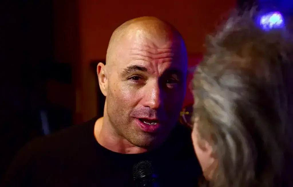 joe rogan defends his friend tucker carlson critics very odd bad guy