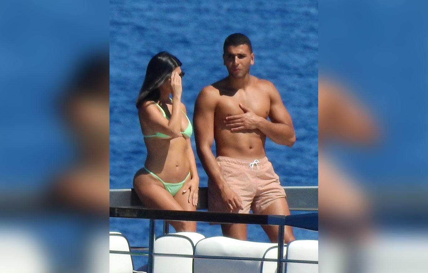 Kourtney kardashian boyfriend doesn’t like sexy selfies 2