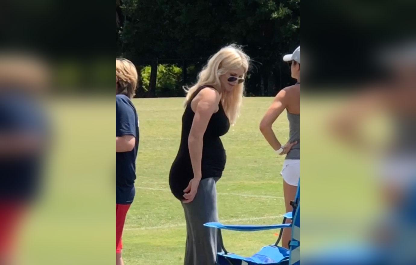 //elin nordegren due date approaches