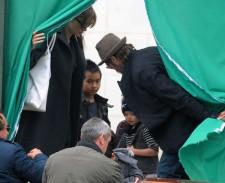 2010__03__Angelina_Jolie_Brad_Pitt_March22_01 225×183.jpg