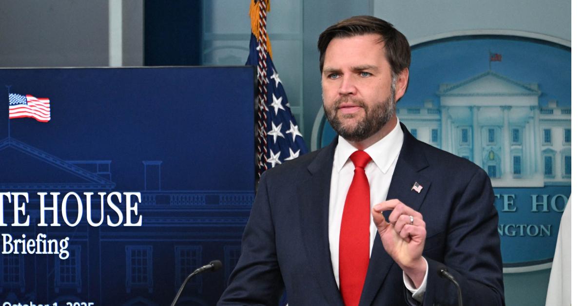 Image of J.D. Vance called media criticizing Tucker Carlson's family 'scumbags.'