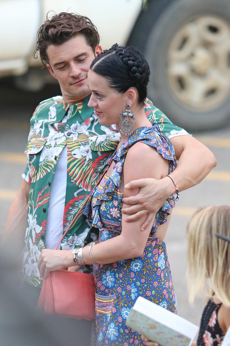 EXCLUSIVE: *PREMIUM EXCLUSIVE RATES APPLY* NO WEB UNTIL 2PM PST, MARCH 2*NO TV UNTIL 3PM EST, MARCH 1* New couple Katy Perry and Orlando Bloom look loved up on a romantic dinner date in Hawaii on February 26