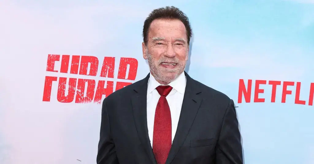 arnold schwarzenegger detained at munich airport customs for  hours