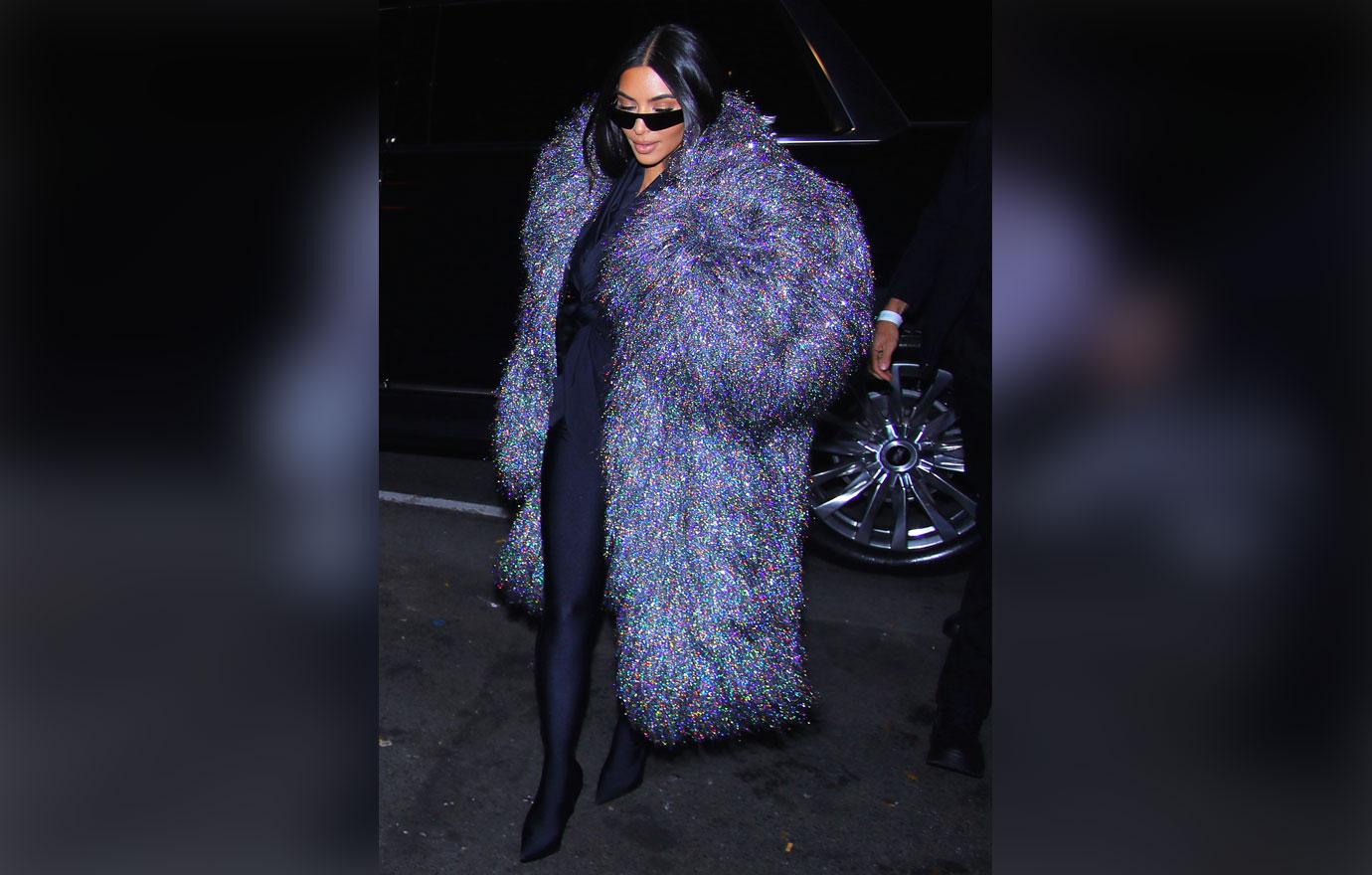 kim kardashian arrives at snl dinner