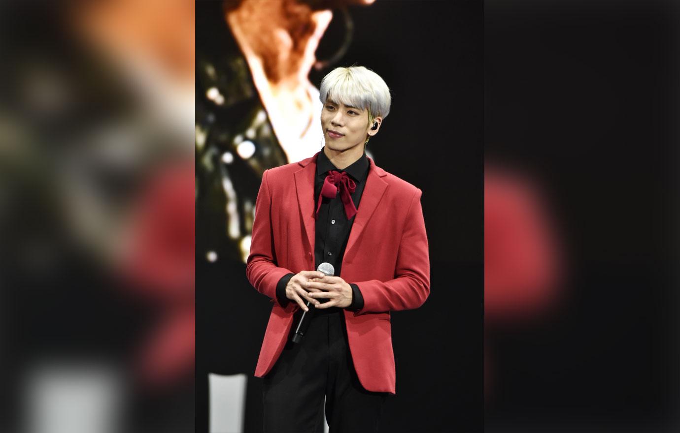 Jonghyun red blazer