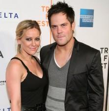 2010__08__okmagazine_hilary duff mike comrie 222×225.jpg