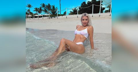 kim kardashian shows abs throwback photo settling divorce kanye west pp