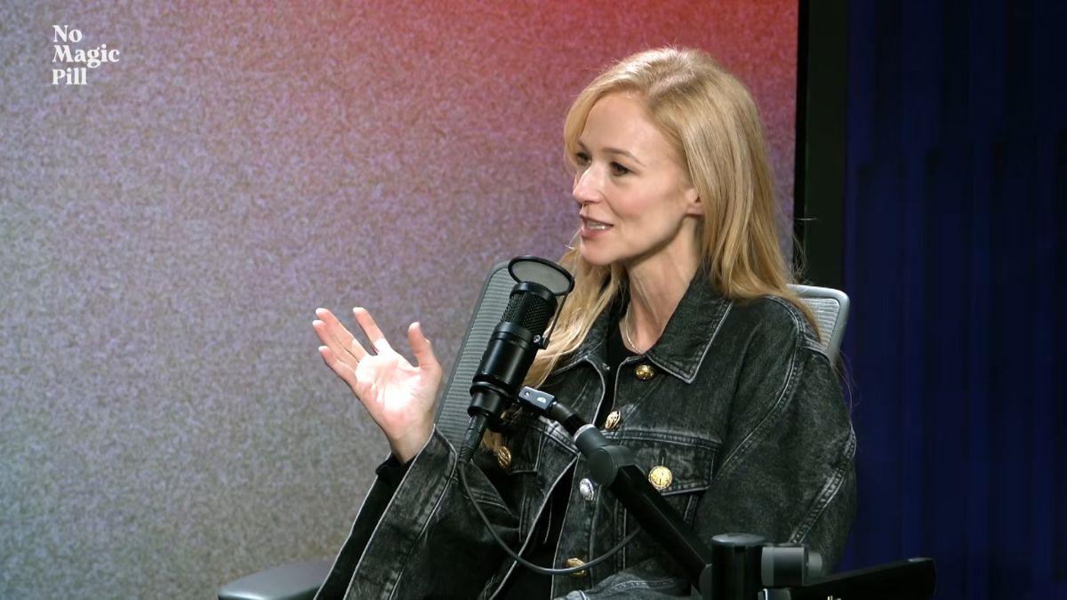 Photo of Jewel revealed she was $3 million in debt after her mother allegedly mismanaged her money.