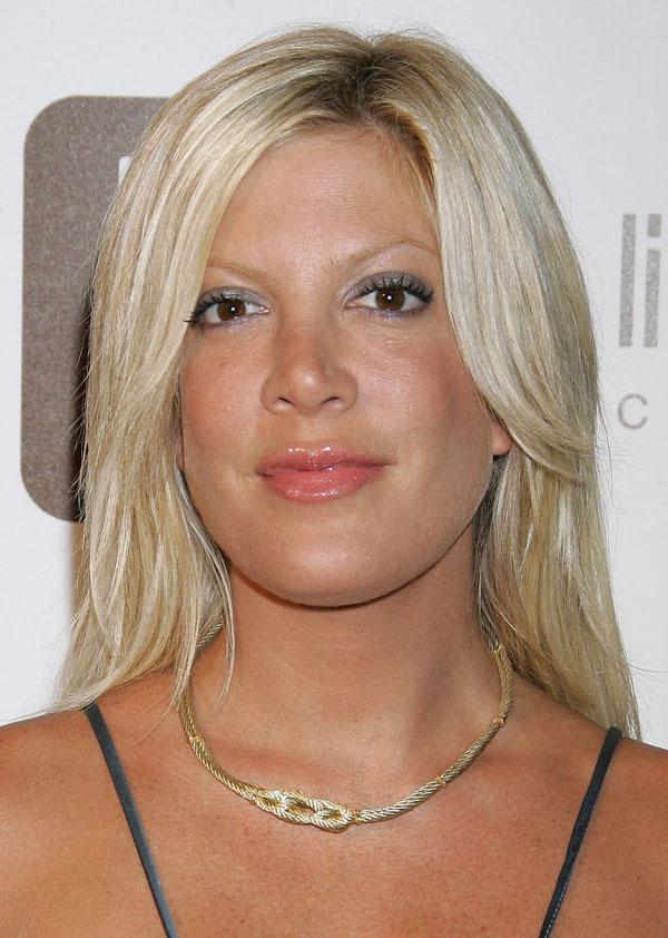 Tori Spelling Is Regretting Her Plastic Surgery Thinks Her Face Looks Like A Wax Figure 