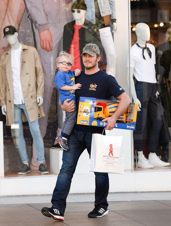 chris pratt takes son jack to a toy store