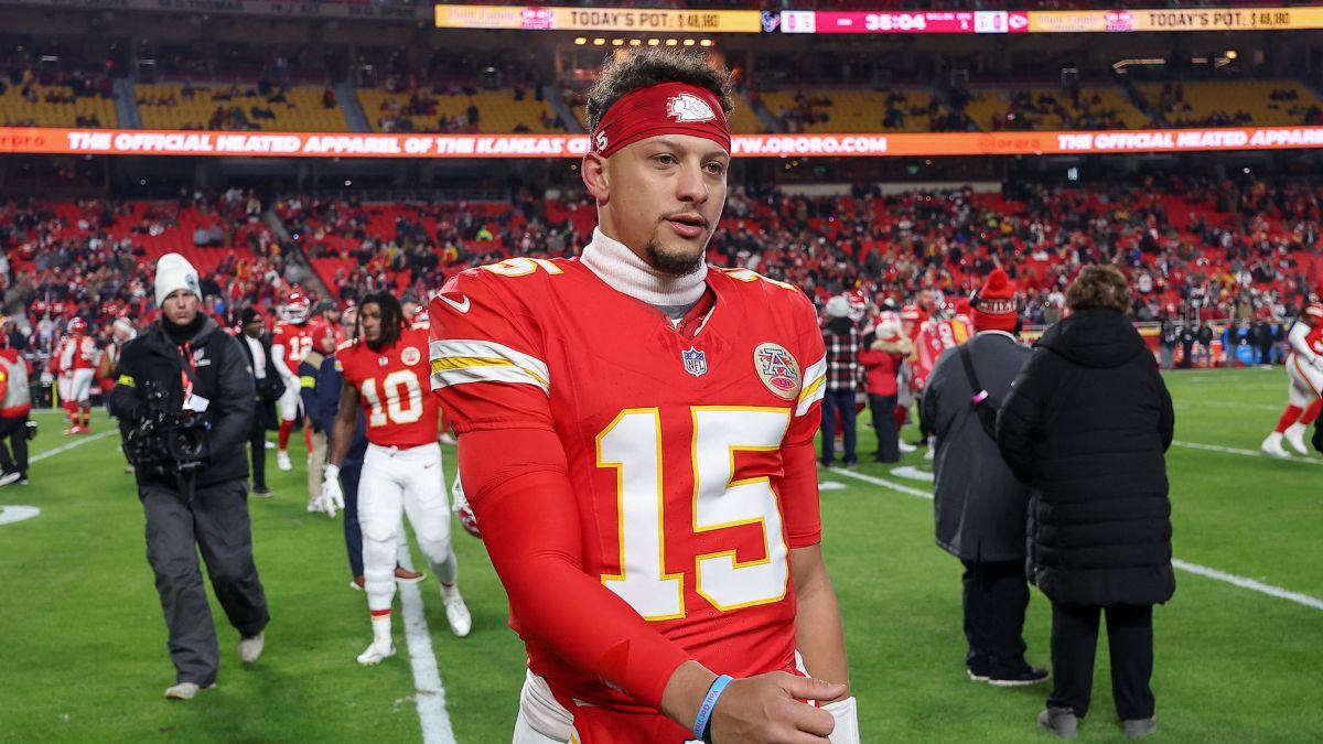taylor swift travis kelce confirmed wedding guest list